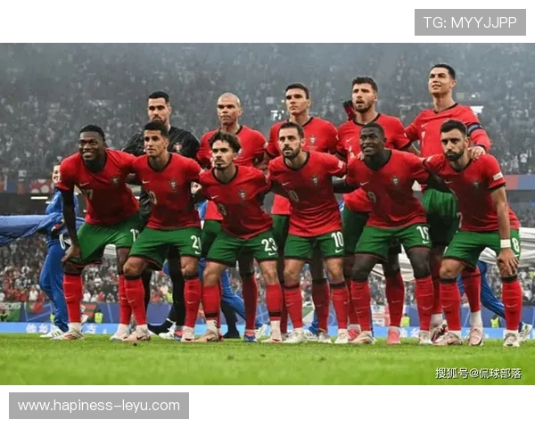 C罗重回曼联引发热议 球迷期待新赛季表现与老对手再度较量 C罗重回曼联引发热议 球迷期待新赛季表现与老对手再度较量