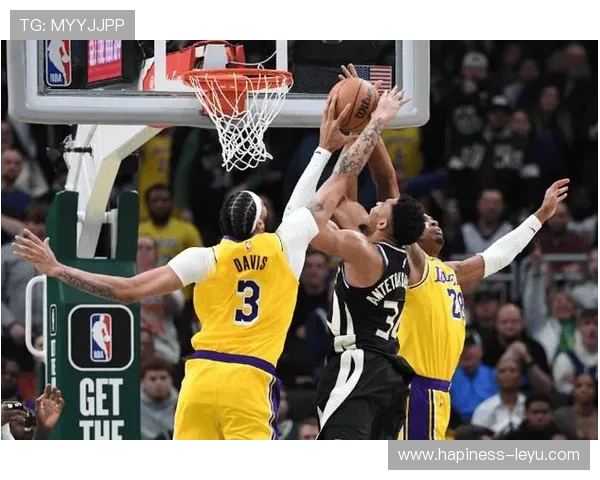 湖人迎战雄鹿展现强劲实力 詹姆斯与安特托昆博争锋再添看点