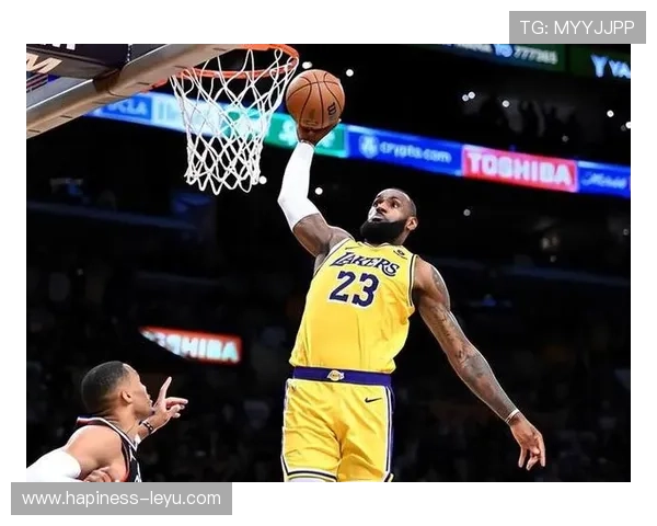 詹姆斯突破30000分大关带领湖人逆转胜利，创历史新篇章