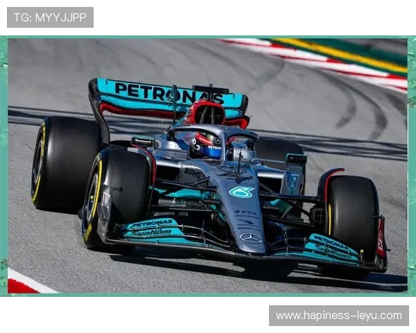 F1赛季最新动态解析各车队策略变化与车手表现亮点 F1赛季最新动态解析各车队策略变化与车手表现亮点
