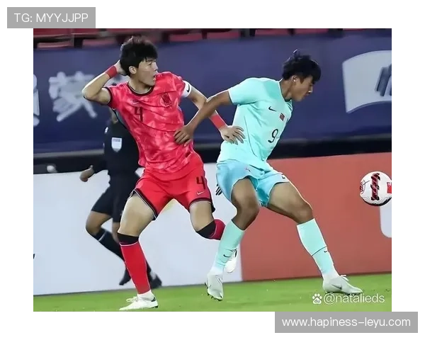 中国足球队迎战日本，争夺亚洲杯四强席位，球队状态备受关注