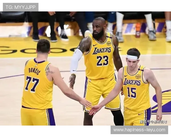 詹姆斯领衔湖人全力出征 新赛季NBA阵容调整引发热议